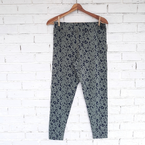 Boden Leggings Leopard Green size 12R - Picture 6 of 7